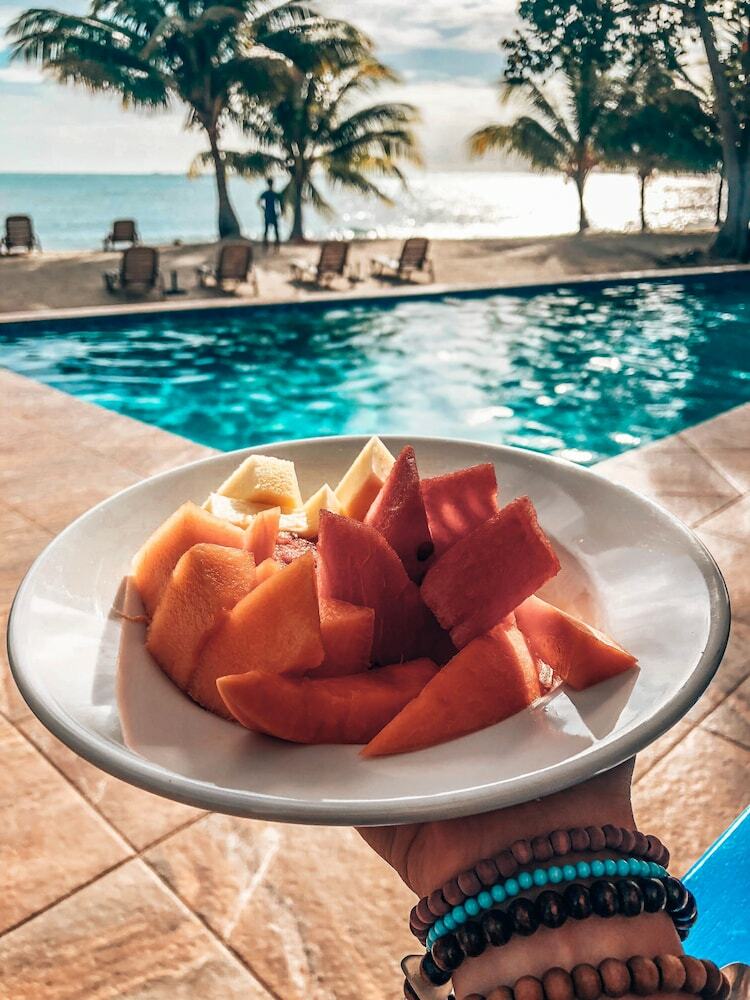 Hotel Mariposa Beach Resort