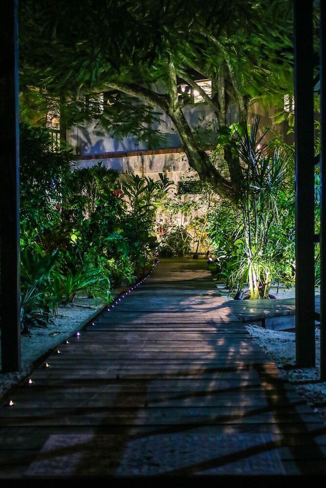 Hotel Mariposa Beach Resort