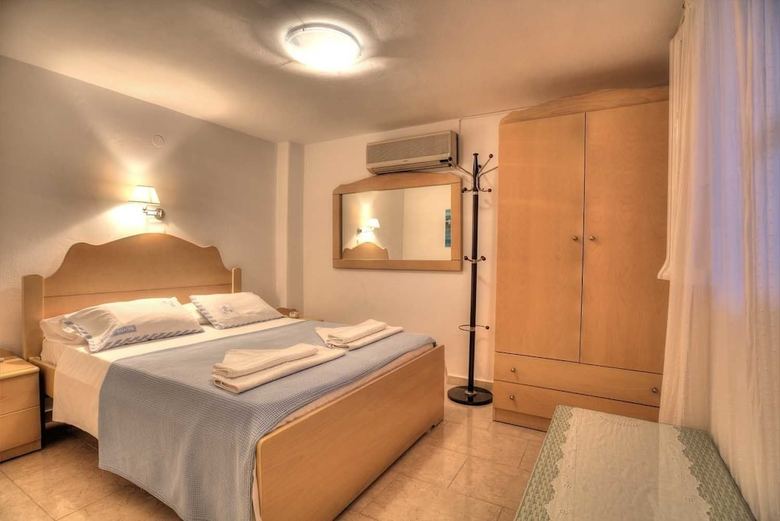 Leonardos Apartments