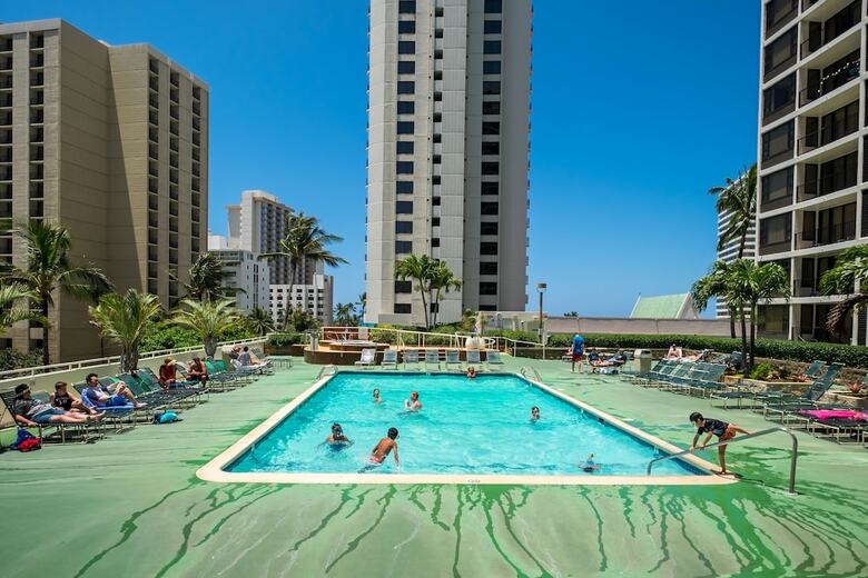 Sweetwater At Waikiki, A Vri Resort