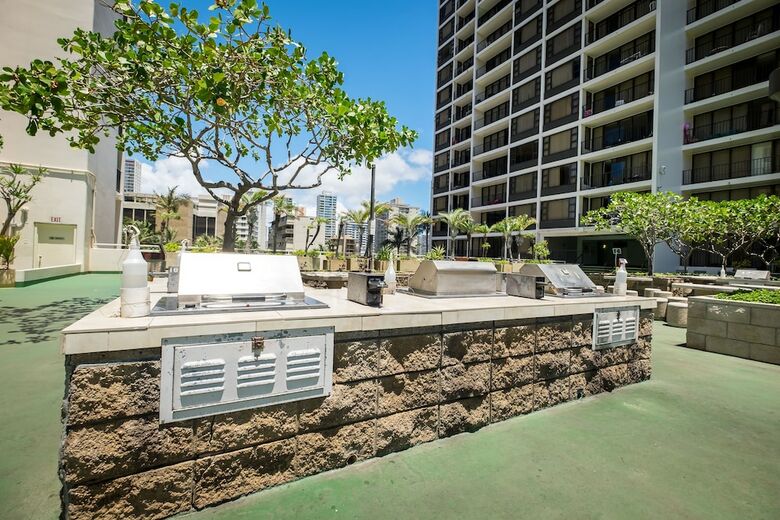 Sweetwater At Waikiki, A Vri Resort