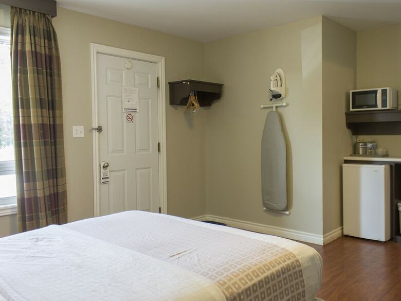 Hotel Leelas Villa Inn Flesherton