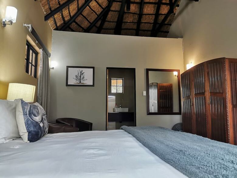 Hotel Aerotropolis Guest Lodge