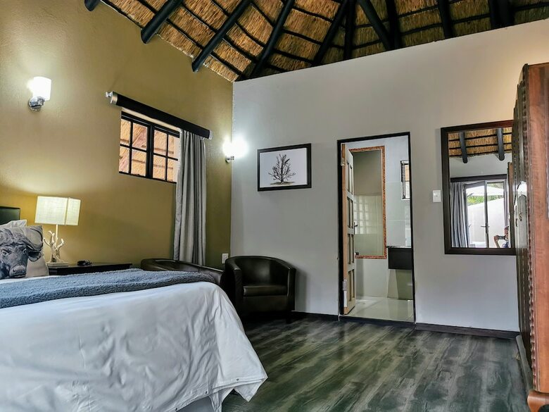 Hotel Aerotropolis Guest Lodge