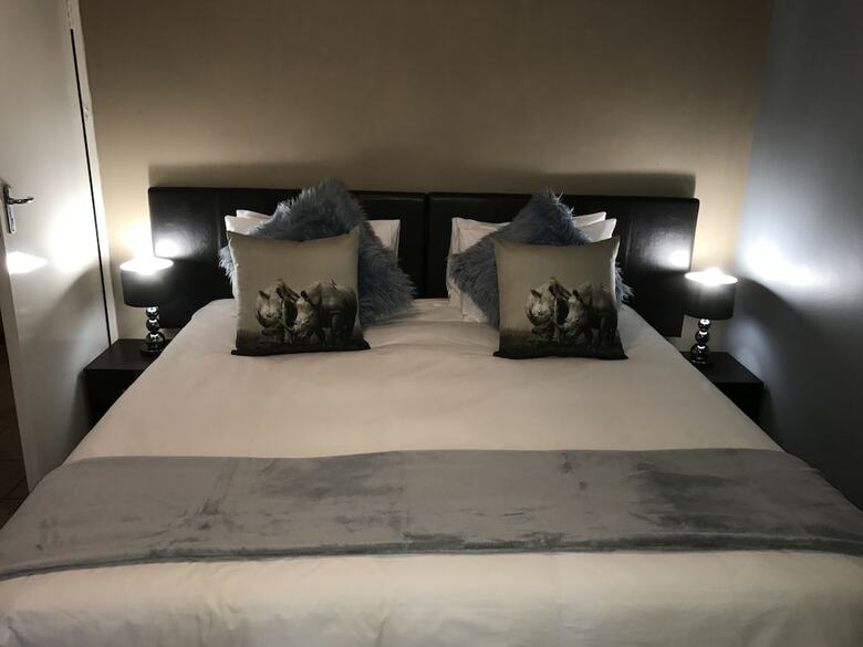 Hotel Aerotropolis Guest Lodge