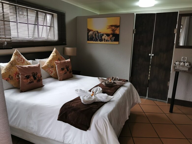 Hotel Aerotropolis Guest Lodge