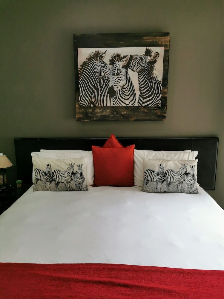 Hotel Aerotropolis Guest Lodge