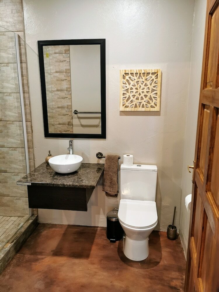 Hotel Aerotropolis Guest Lodge
