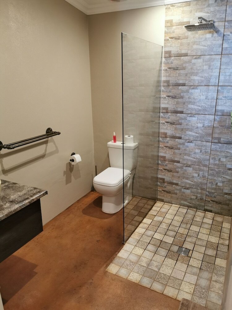 Hotel Aerotropolis Guest Lodge