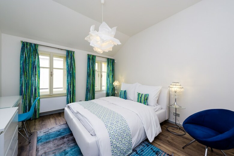 Empirent Mucha Apartments