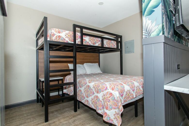 Magnolia Tree Hotel