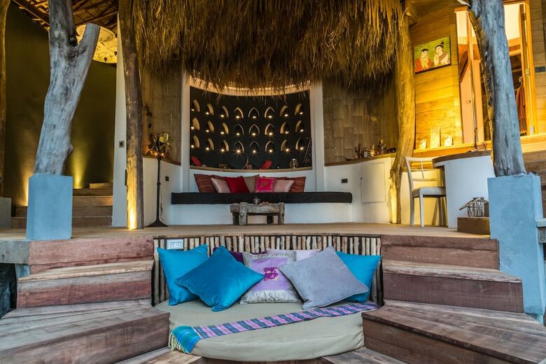Hotel Somewhere Only We Know Resort