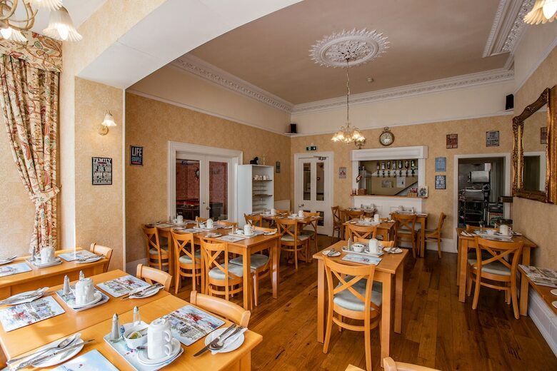 Raincliffe Hotel
