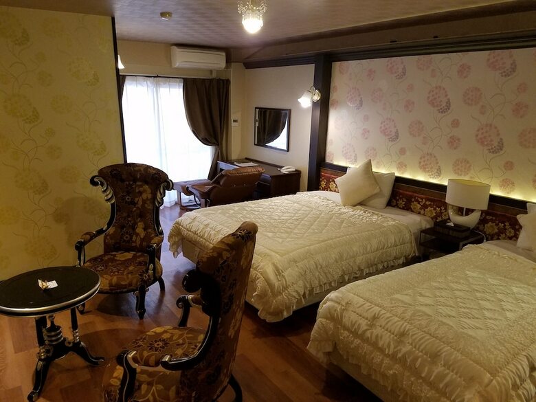Yufuin Besso Shikisai Hotel
