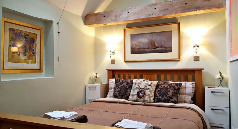 River Nene Cottages