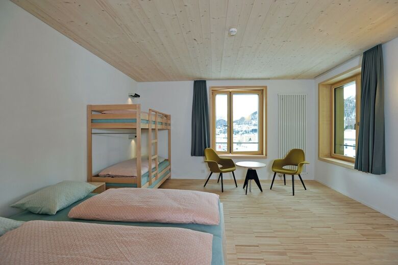 Hostal Youth Hostel St. Moritz