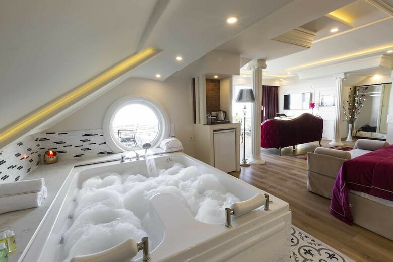 Andalouse Elegante Suite Hotel