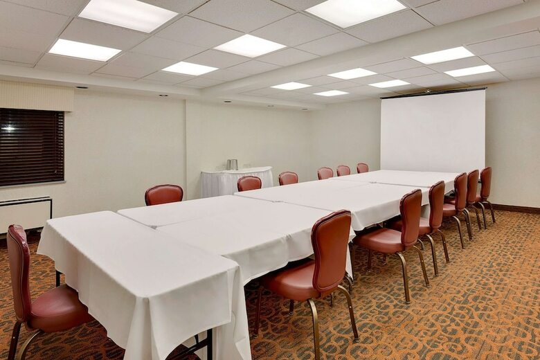 Hotel Ramada By Wyndham Marquette