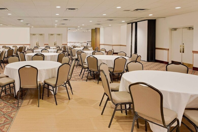 Hotel Ramada By Wyndham Marquette