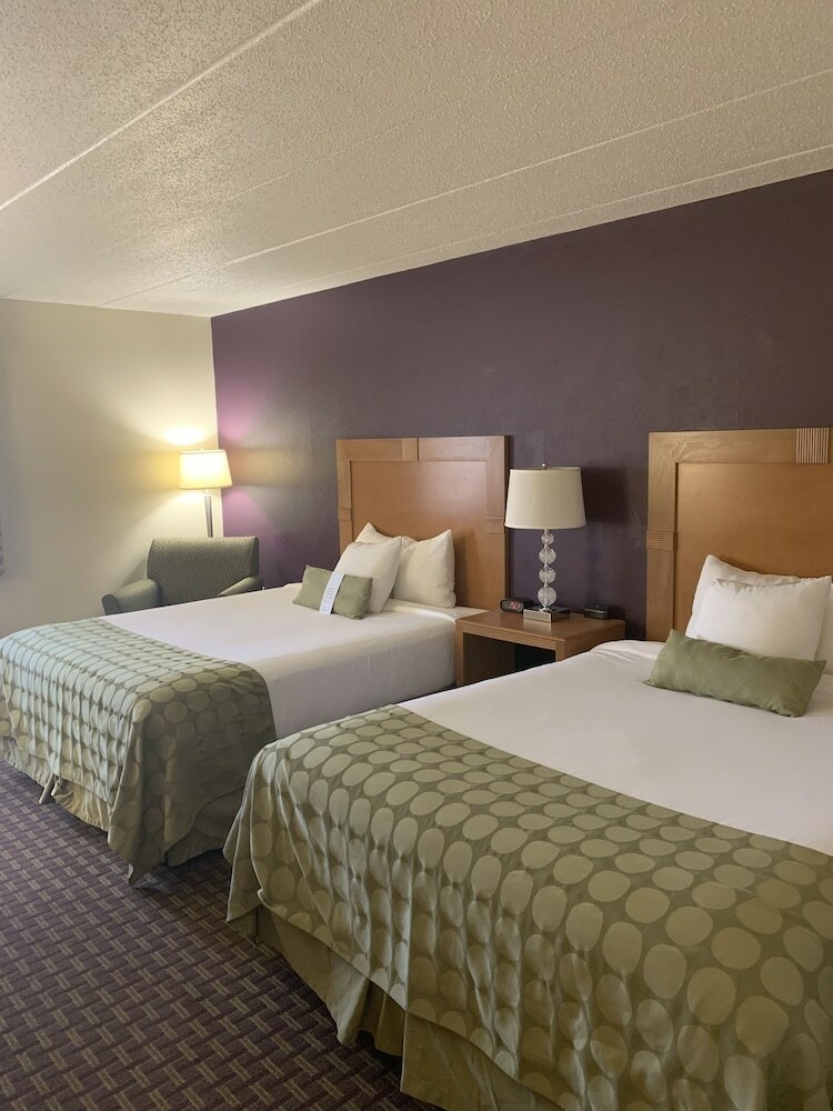 Hotel Ramada By Wyndham Marquette