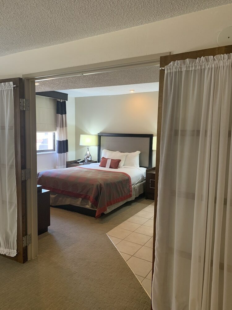 Hotel Ramada By Wyndham Marquette