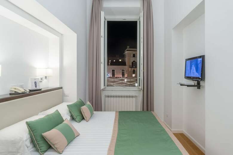 Hotel Les Diamants Spanish Steps Suite