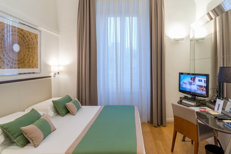 Hotel Les Diamants Spanish Steps Suite