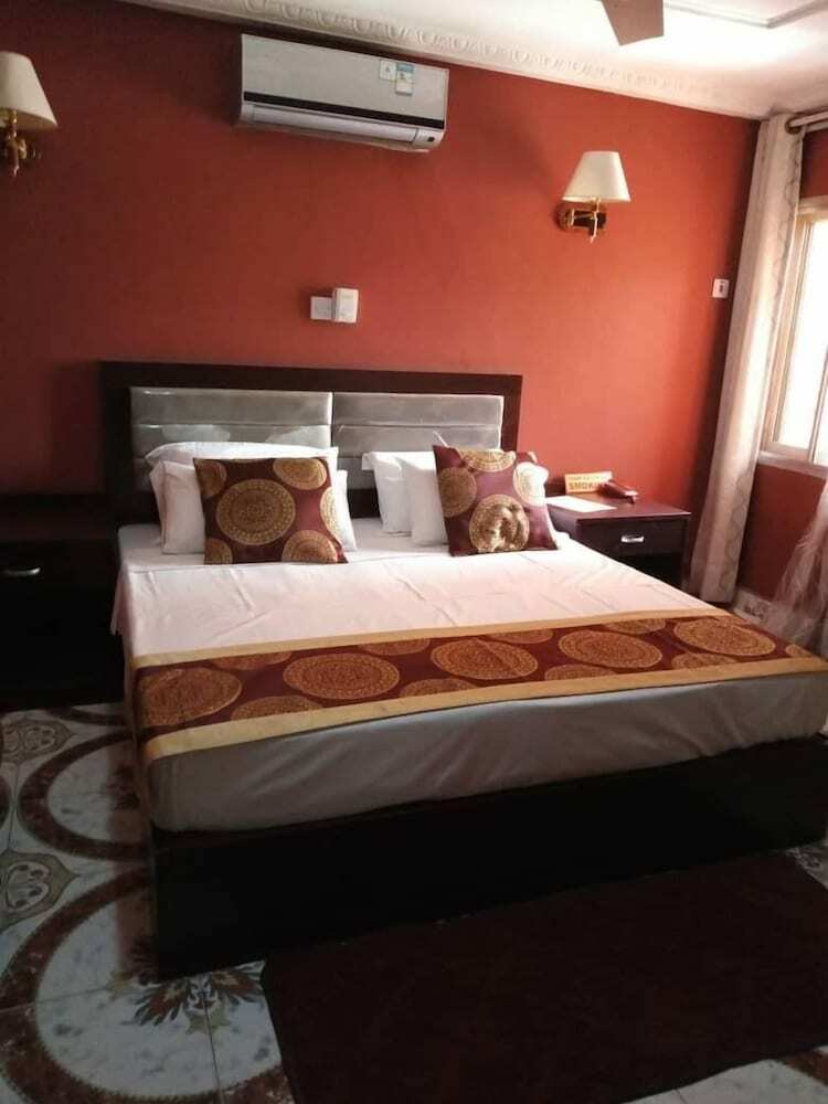 T.s. Hotel