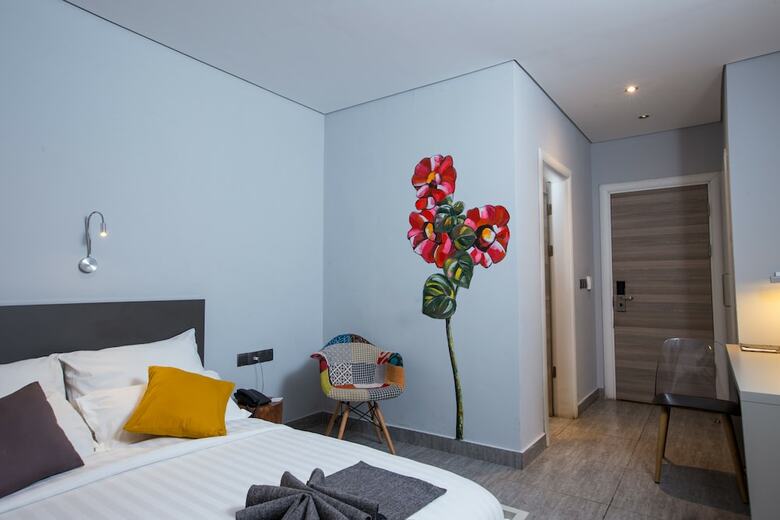 Urbano Hotel By Roots