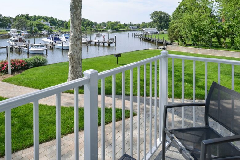 Hotel Anchored Inn At Hidden Harbour Marina