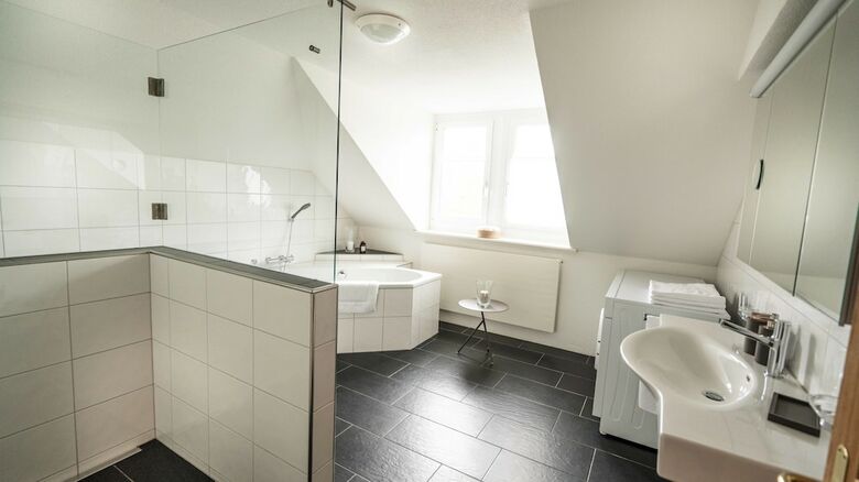 L�wenplatz Apartment Near Station By Airhome