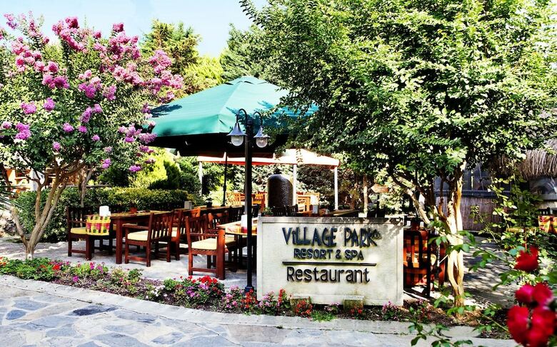 Hotel Village Park Resort And Spa Otel