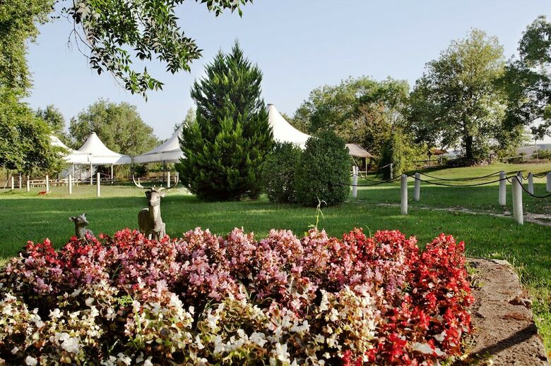 Hotel Village Park Resort And Spa Otel