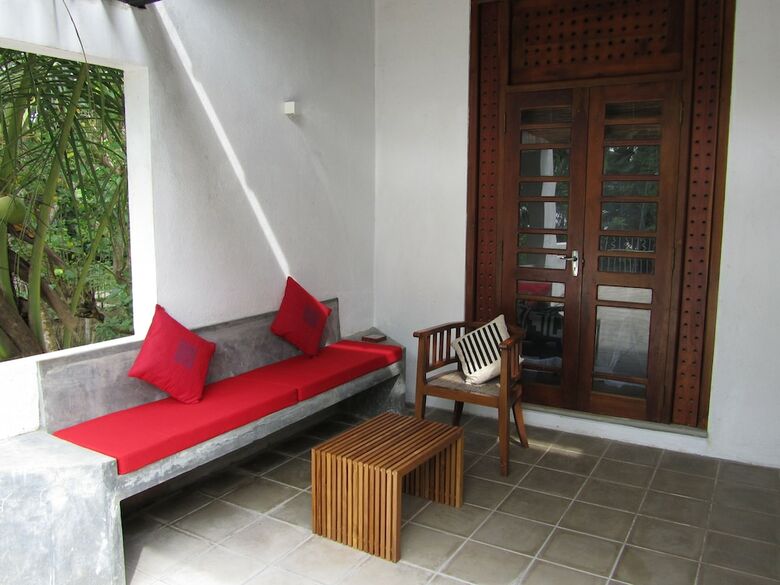 Hotel Isana Beach House