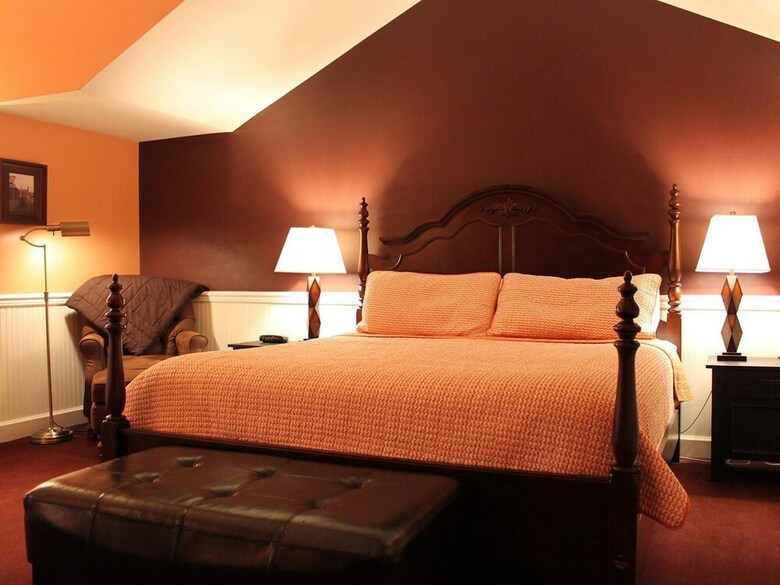 County Clare Irish Hotel & Pub