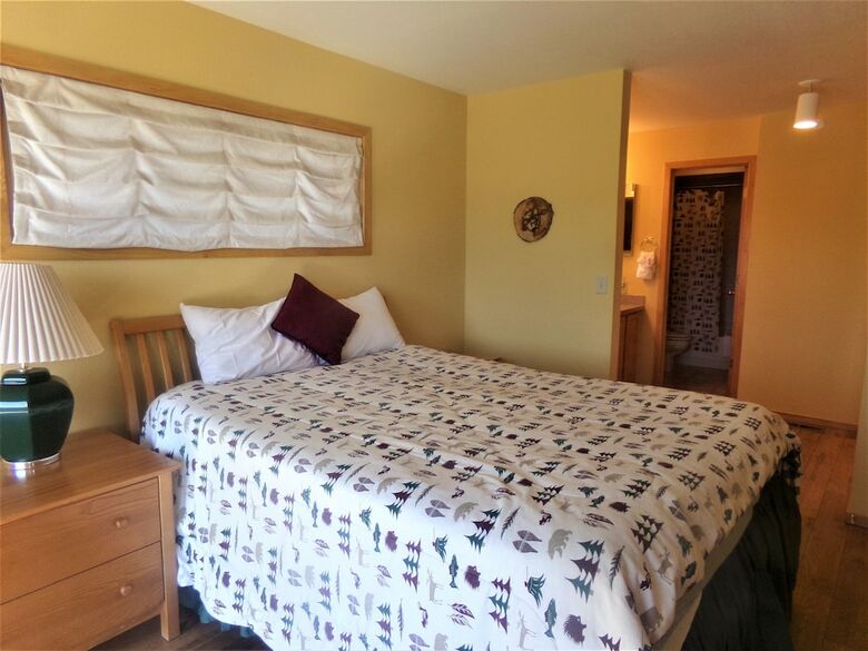 Lake Forest 2 Bed 2 Bath B
