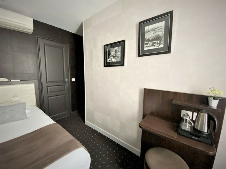 Hotel H�tel de La Paix Tour Eiffel