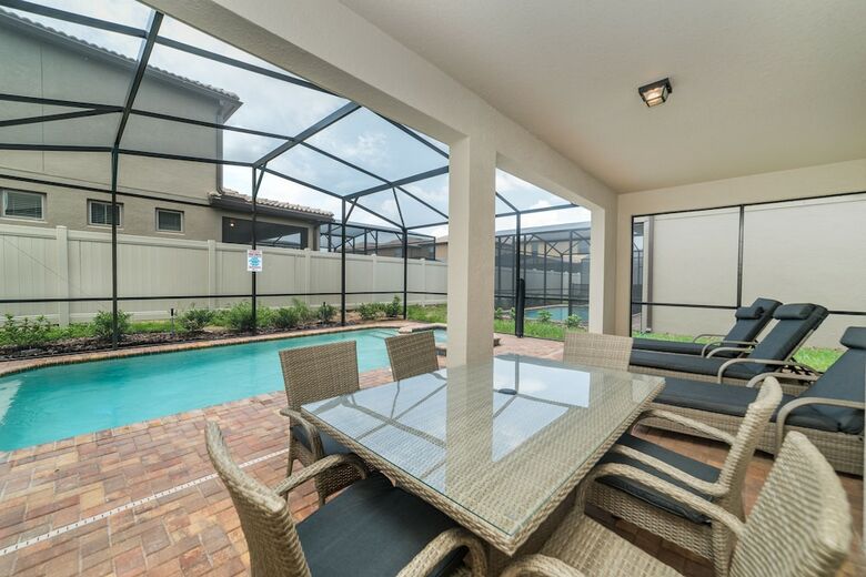 Windsor At Westside Resort By Global Resort Homes