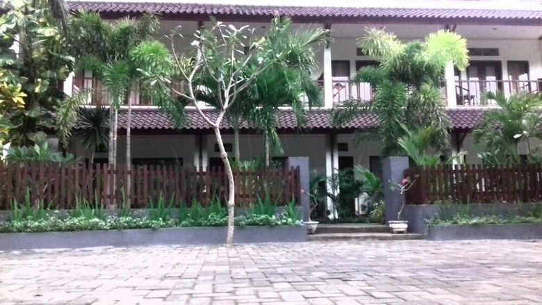 Family Beach Hotel - Kuta Lombok