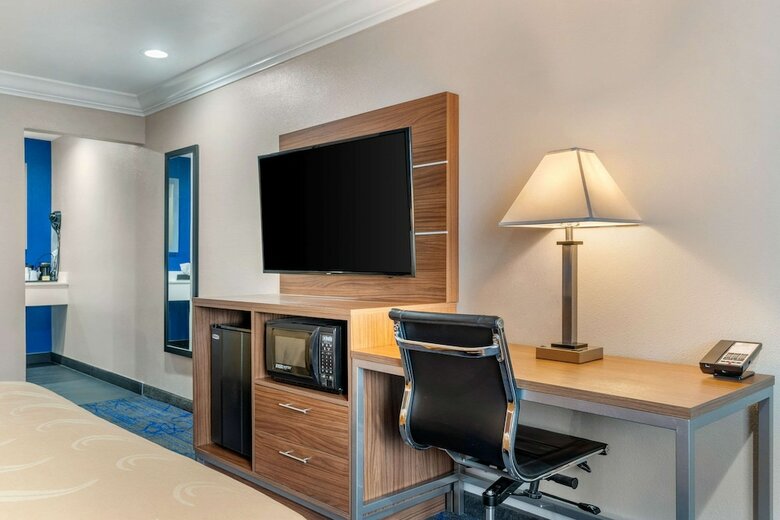 Hotel Quality Inn And Suites