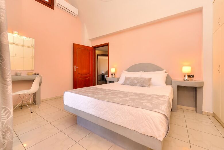 Aparthotel Akrotiri Apartments