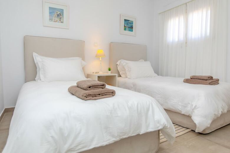 Villa Naxian Resort