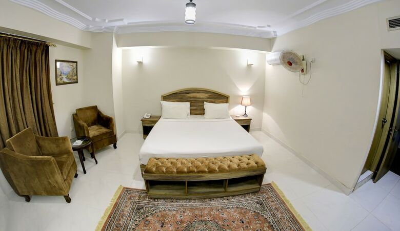 Hotel Crown Inn