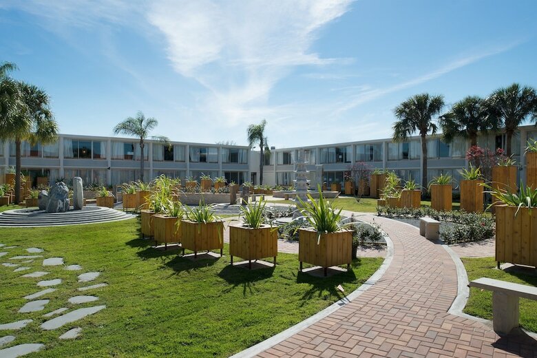 West Wing Hotel, Ascend Hotel Collection