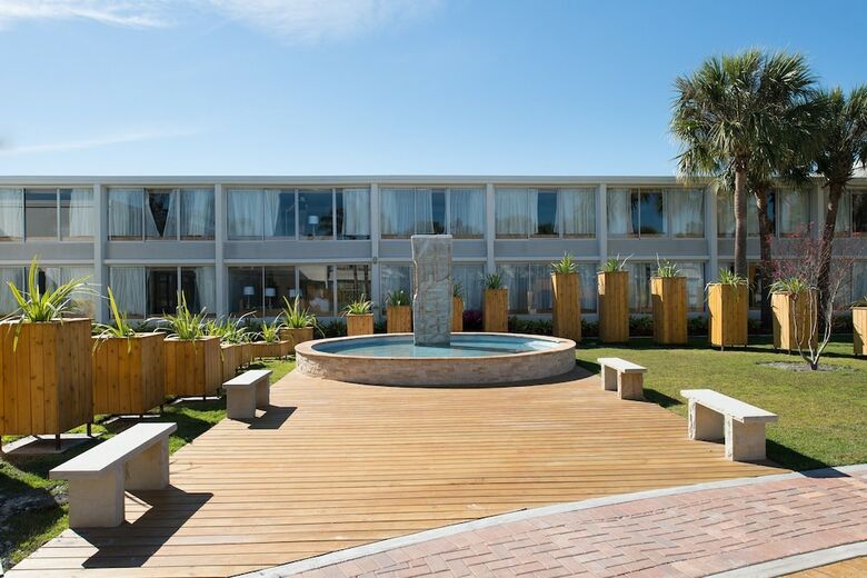 West Wing Hotel, Ascend Hotel Collection