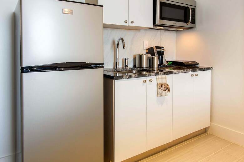 West Wing Hotel, Ascend Hotel Collection