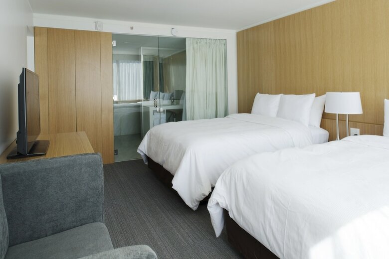 West Wing Hotel, Ascend Hotel Collection