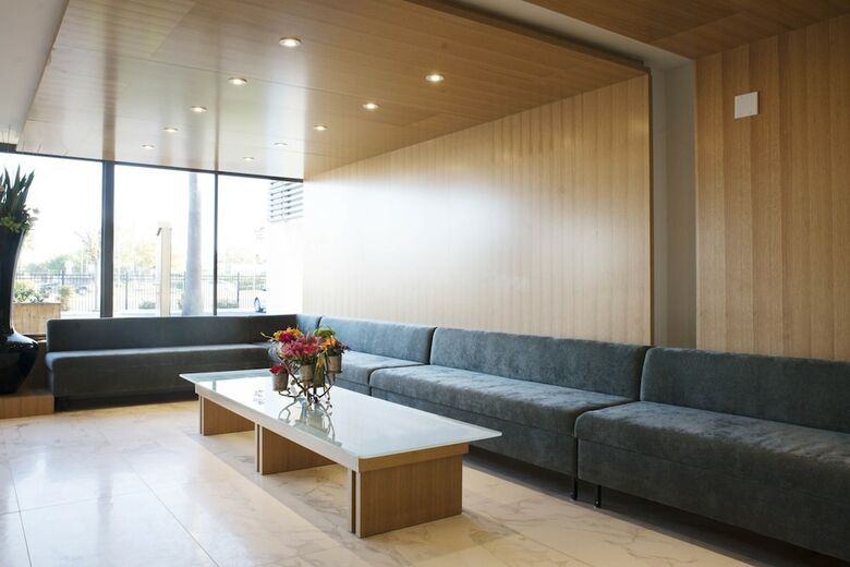 West Wing Hotel, Ascend Hotel Collection