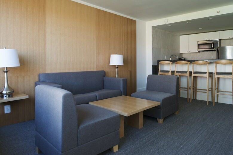 West Wing Hotel, Ascend Hotel Collection