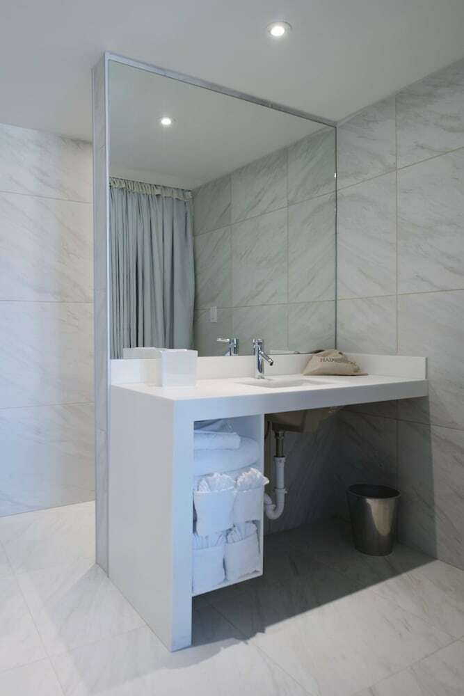 West Wing Hotel, Ascend Hotel Collection